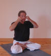 Yoga: nadi shodhana, la respiration alternée. Position des doigts n°5.