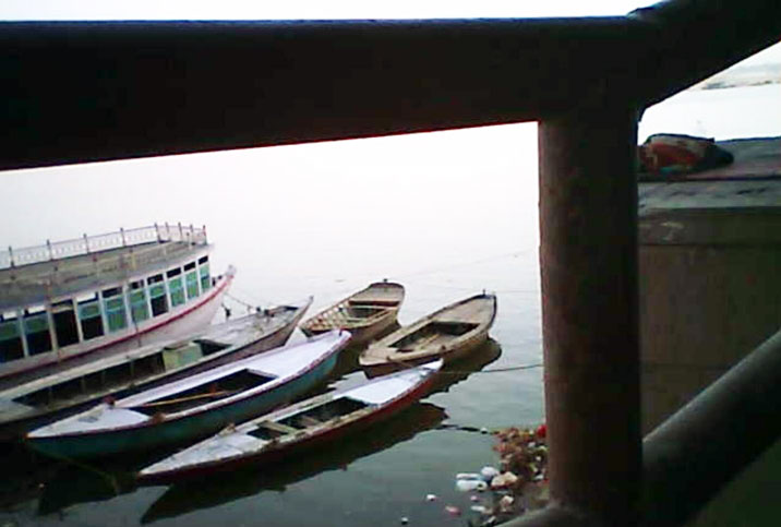 Barques sur le Gange Varanasi/ ww.natha-yoga.com 2012